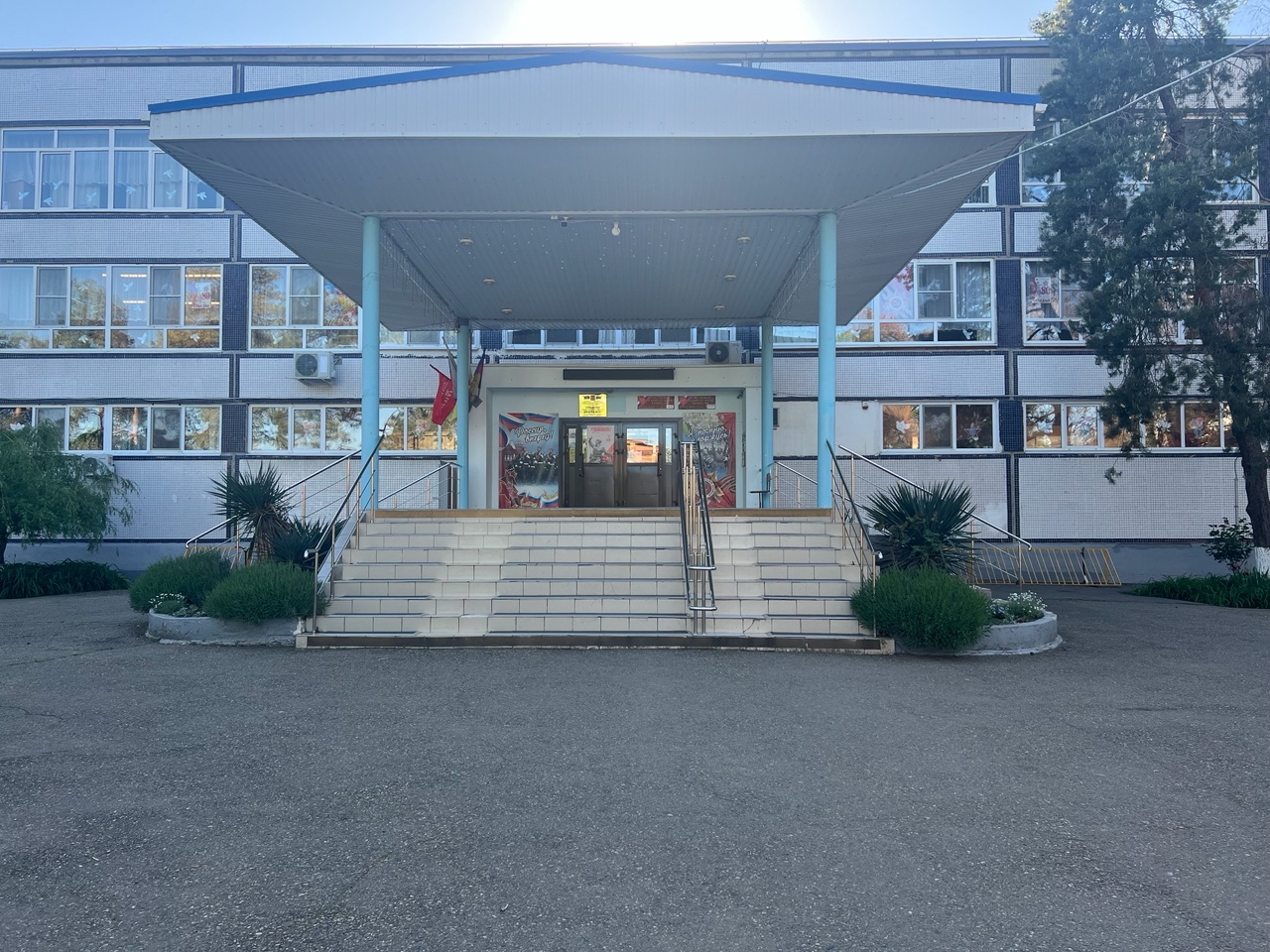 Фотография школы.