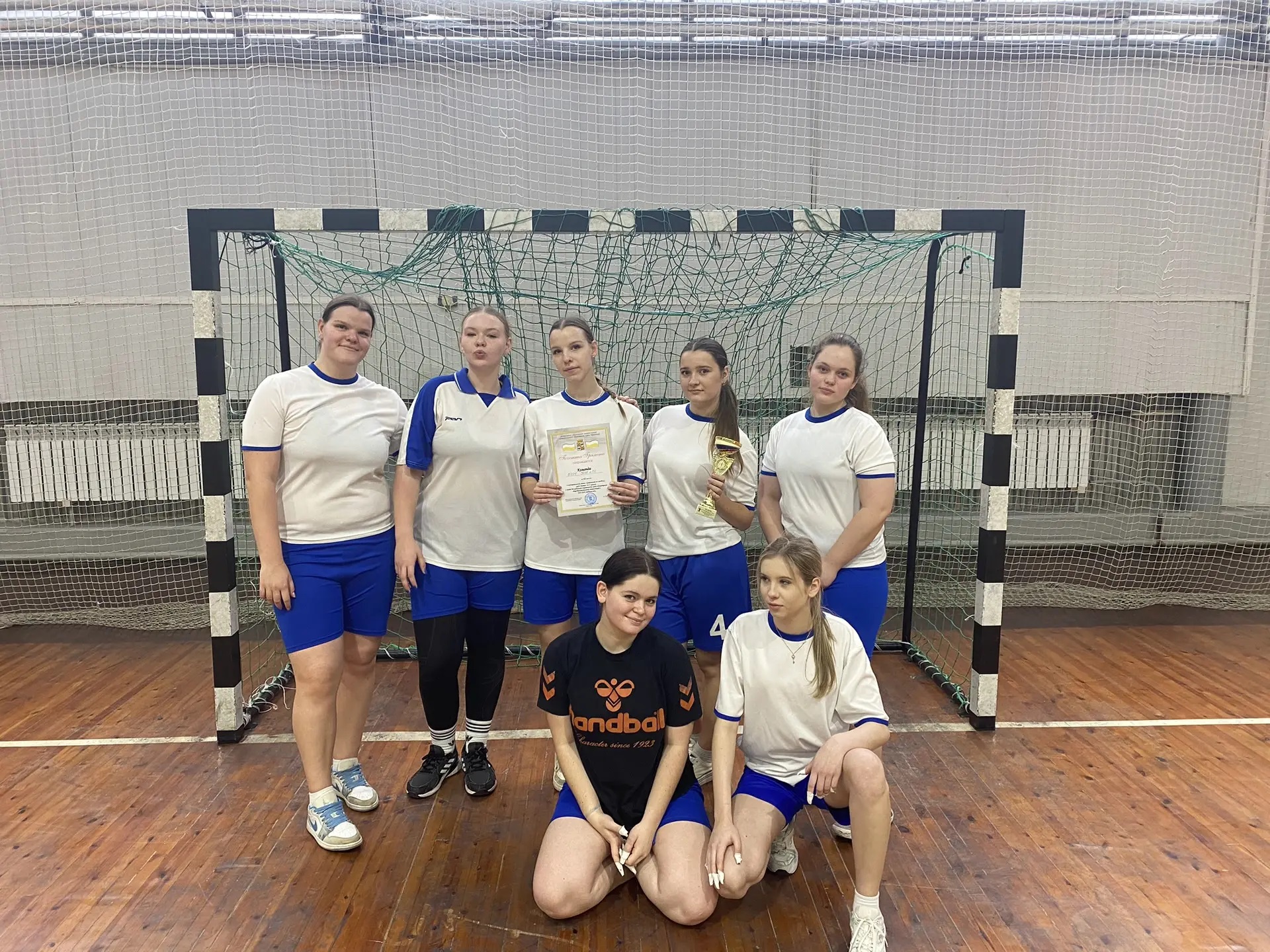 Муниципальный этап соревнований по гандболу среди девушек.